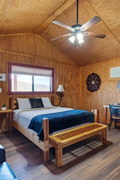 Queen bed View Cabin